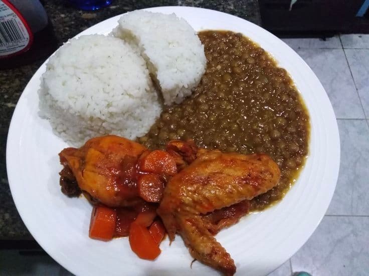 1/4 gallina criolla con arroz y menestra